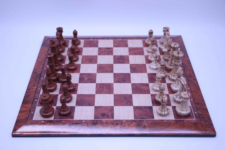 Hòa thượng Danh Lung, Trụ thì chùa Chăn Ta Răng Sây tặng quà cho Phó Thủ tướng Thường trực OK9giaitri nền tảng giải trí online Trương Hoà Bình.